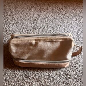 Beis The Dopp Kit in Beige